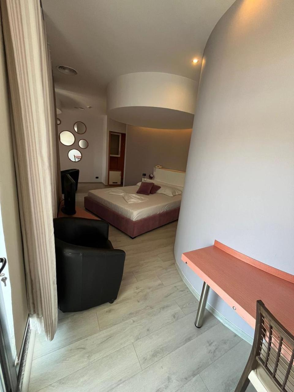 Icon Hotel Vlorë Exteriör bild