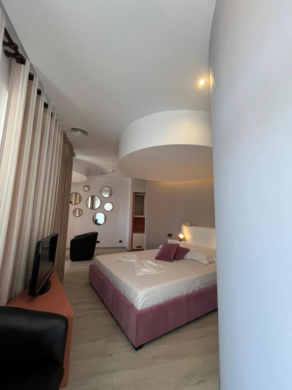 Icon Hotel Vlorë Exteriör bild