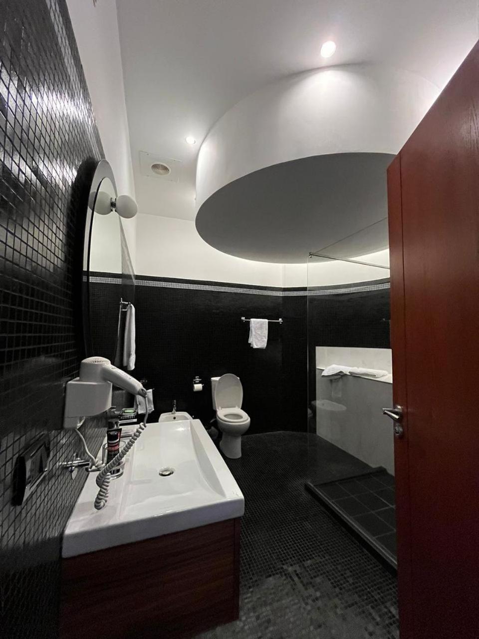 Icon Hotel Vlorë Exteriör bild
