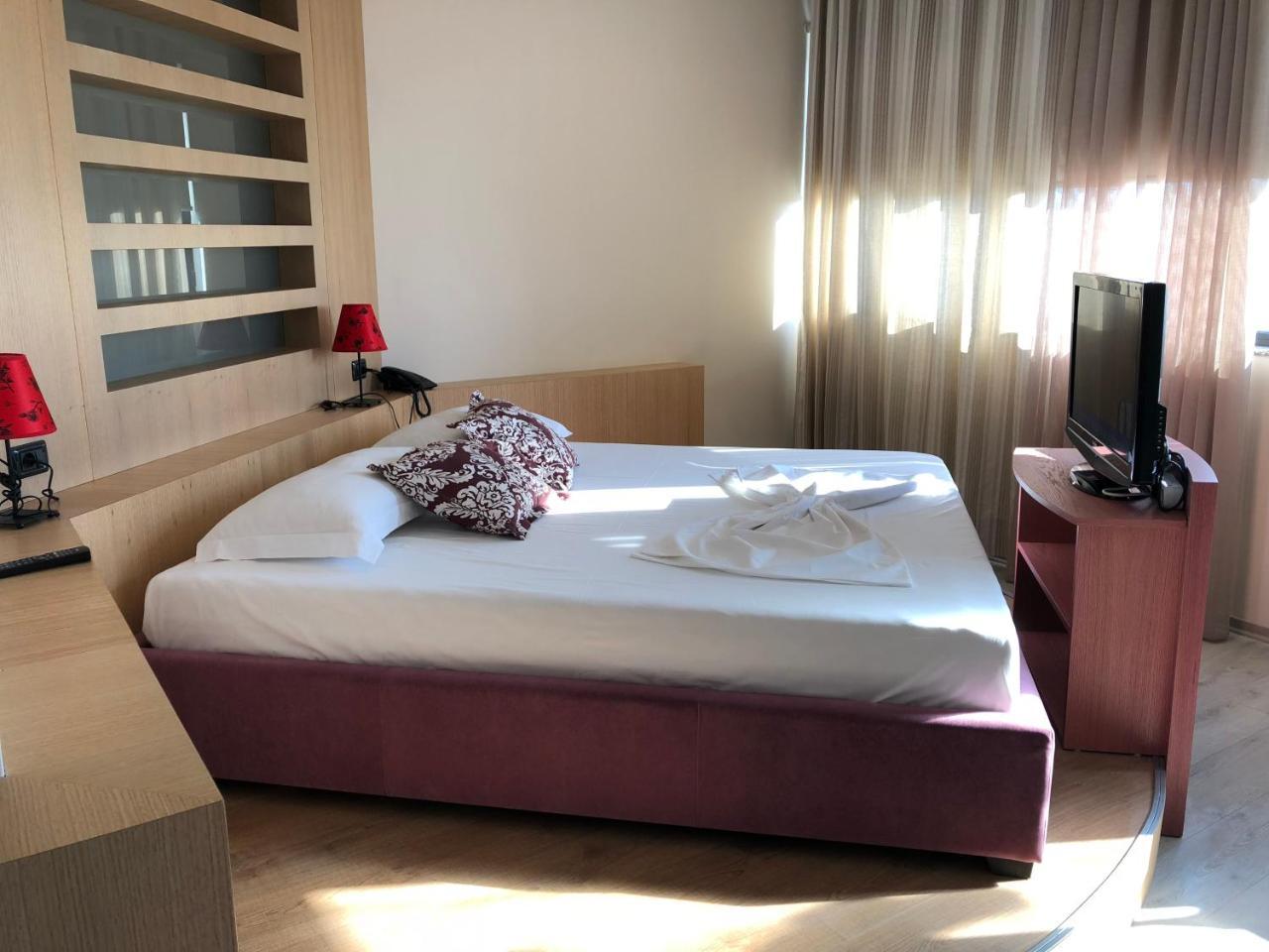 Icon Hotel Vlorë Exteriör bild
