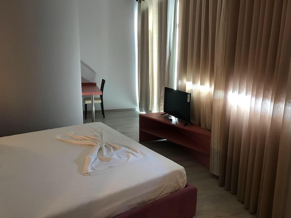 Icon Hotel Vlorë Exteriör bild
